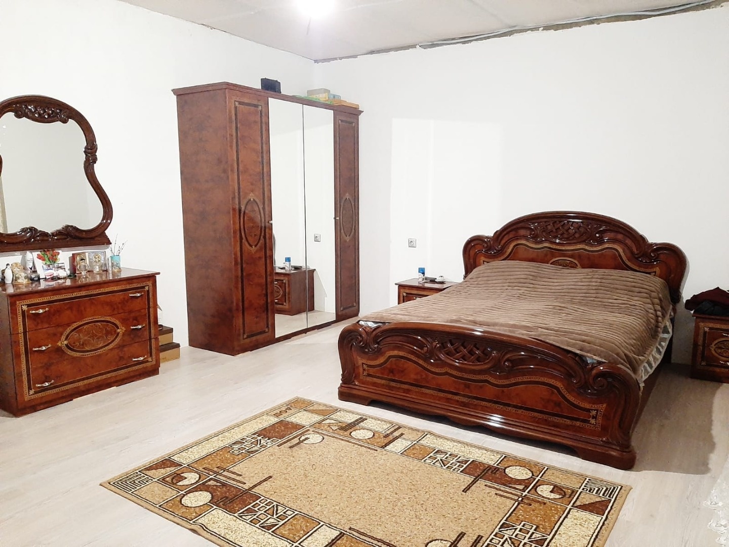 ПОДХОДИТ ПОД СЕЛЬСКУЮ ИПОТЕКУ-3%

Возможен обмен на автомобиль и квартиру ... Все предложения обсуждаем при личной встрече...

Описание:
Дом 211.9м.кв 
Земельный участок 12.7соток.
Земля ИЖС
Фундамент ленточный-железобетонный
Стены-газоблоки
Вода-скважина (27м)
Газ (теплые полы по 1му этажу в процес