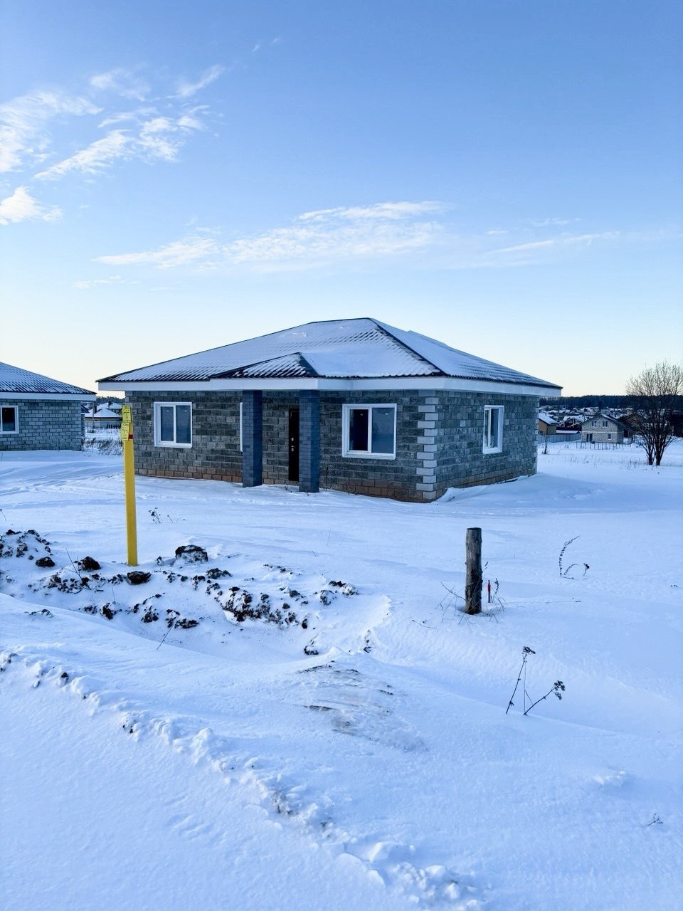 Можно приобрести в сельскую ипотеку 3%! СЕМЕЙНАЯ ИПОТЕКА не подходит. Можно дозаказать предчистовую отделку
Идеальное место для жизни семьи за городом! Не упустите возможность стать обладателем этого дома в престижном районе!


Компания METROOM предлагает купить уютный и комфортабельный дом 92.5 кв.