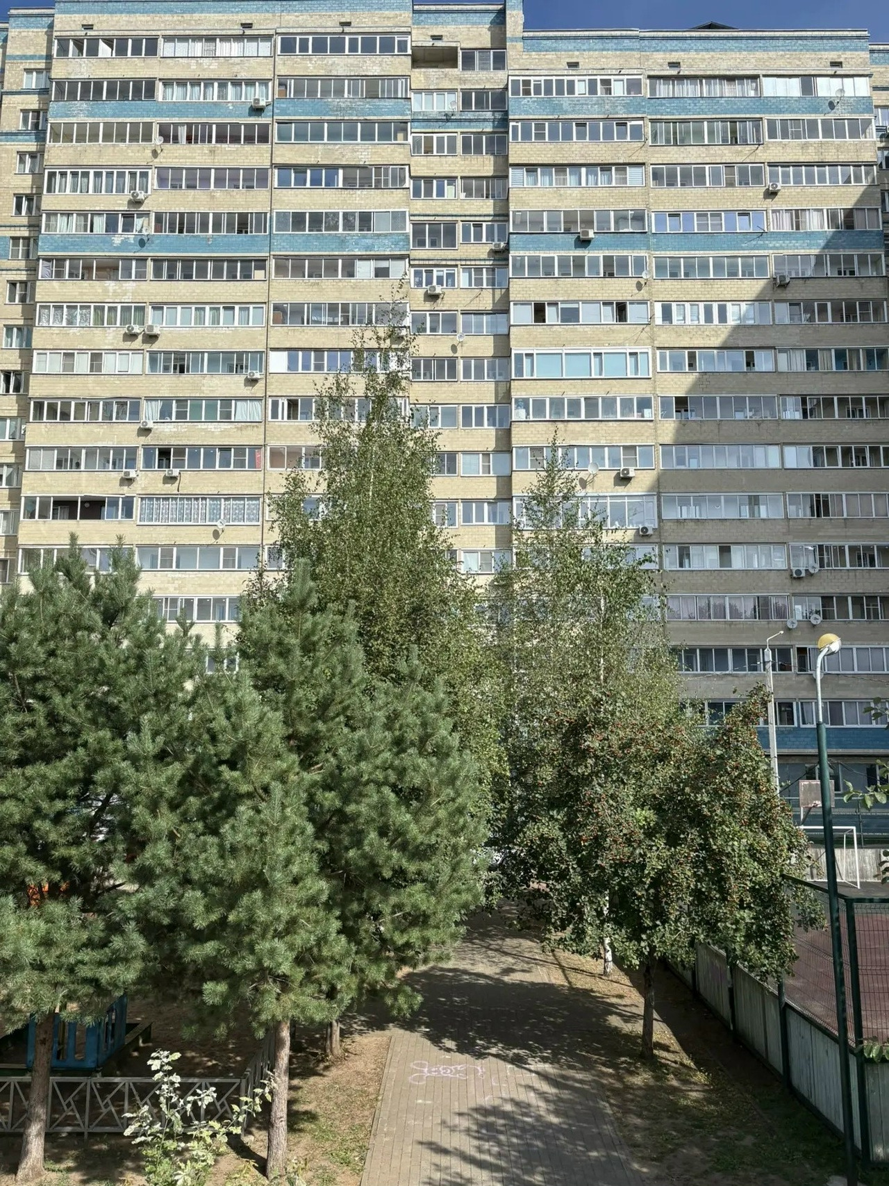 Продаётся просторная 1‑комнатная квартира (формат «евро‑2») в центре города! ?

Ищете комфортное жильё с потенциалом? Обратите внимание на эту светлую и функциональную квартиру — отличное решение как для собственного проживания, так и для сдачи в аренду.

✅ Основные характеристики:
* Общая площадь: 